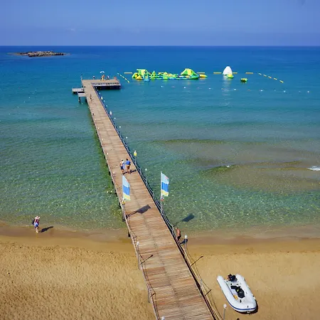 Aqi Pegasos ホテル アブサルア